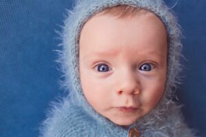 Newborn babies have blue eyes. 
